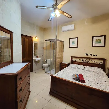아파트 With Ensuite Bathroom With Shared Pool And Garden