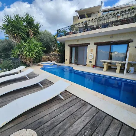 아파트 With Ensuite Bathroom With Shared Pool And Garden