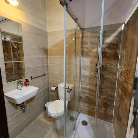With Ensuite Bathroom With Shared Pool And Garden * Ghajn il-Kbira (Gozo)