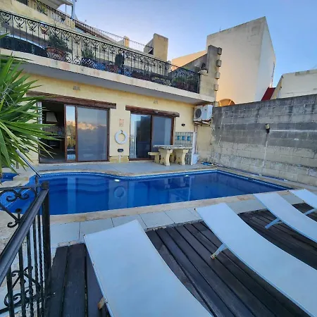 아파트 With Ensuite Bathroom With Shared Pool And Garden *